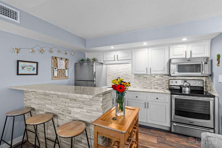 Fully-equipped stainless steel Kitchen with granite!