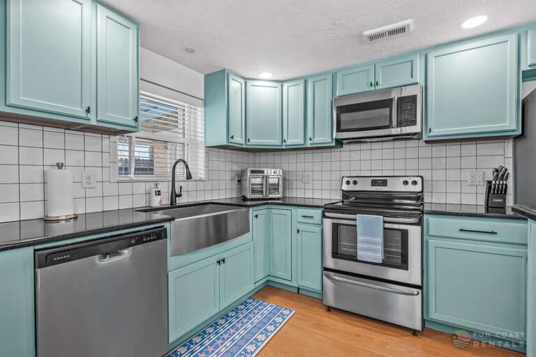 Fully equipped stainless-steel Kitchen!