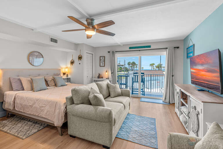 Studio with King Bed, Lounging Area and Smart TV