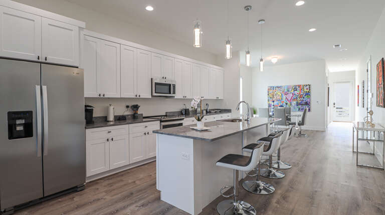 Fully Equipped Kitchen Full of Natural Light with Easy Beach Access