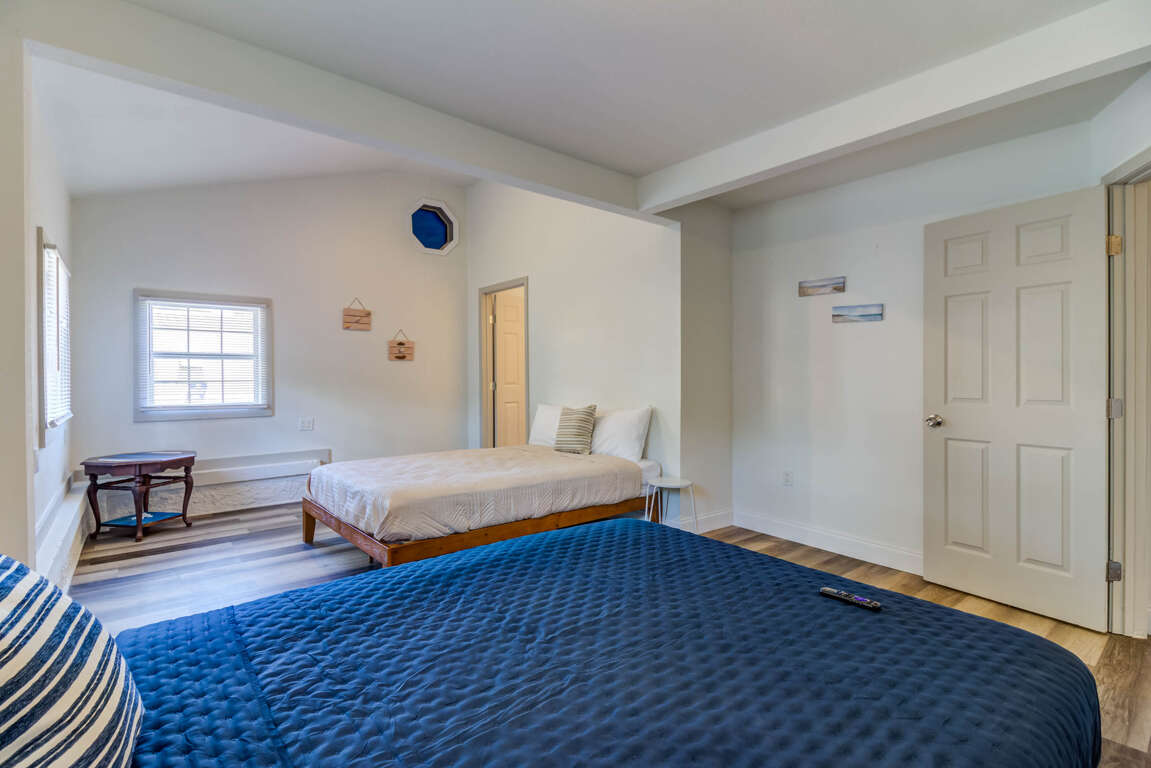 Large secondary bedroom w/ ensuite bathroom Large secondary bedroom w/ ensuite bathroom