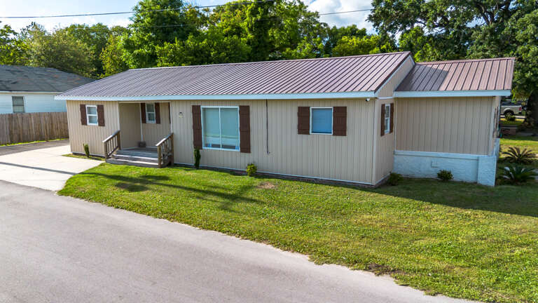 Front view of Cozy in the City