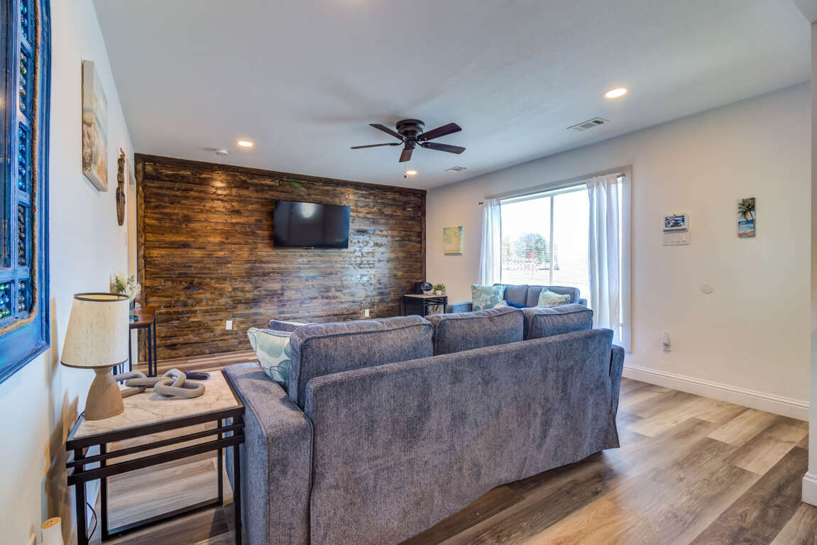 Spacious living room w/ large Smart TV Spacious living room w/ large Smart TV