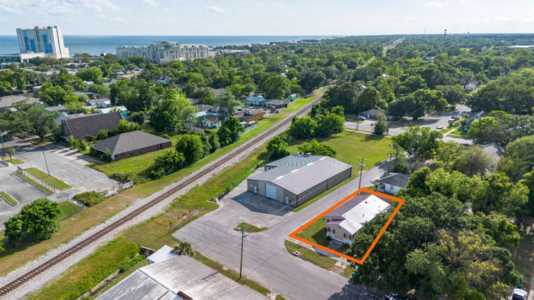 Aerial view - walkable to downtown 