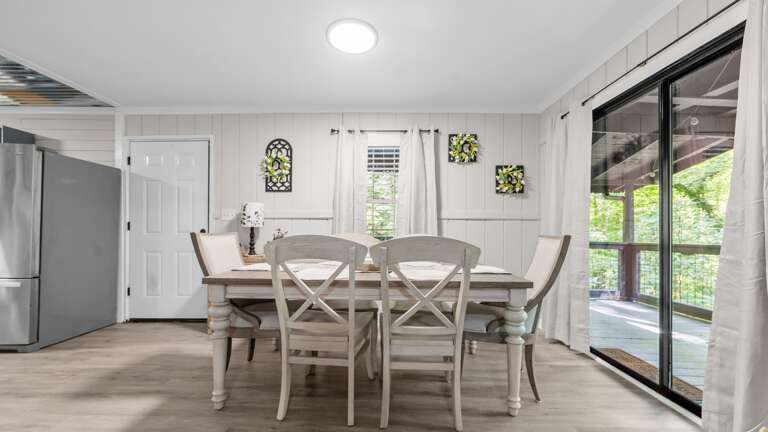 Dining area with 6 chairs