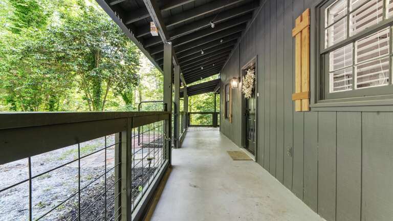 Front porch w/ gate to enclose your furry friends - Creekside Cottage 