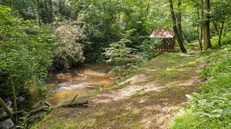 Creek w/ fishing dock