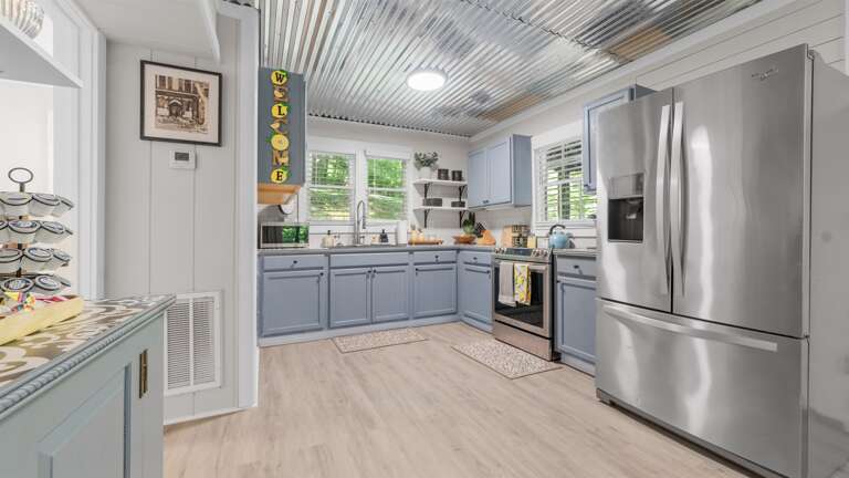 Fully stocked kitchen - Creekside Cottage 