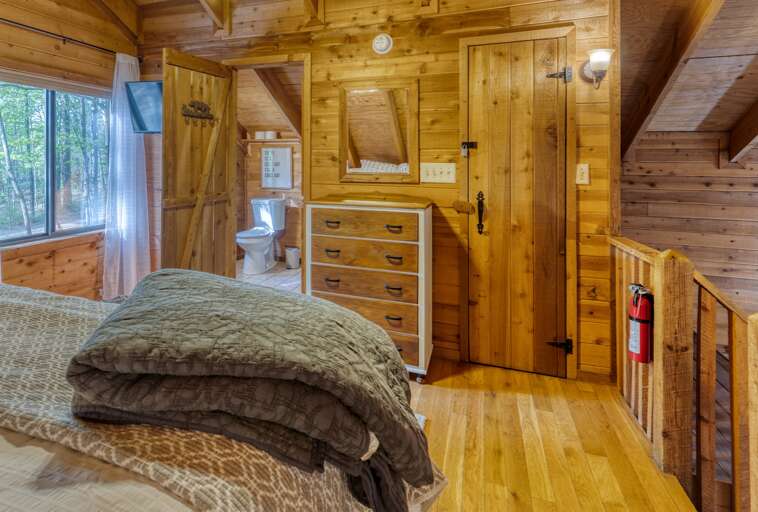 master suite w/ dresser 