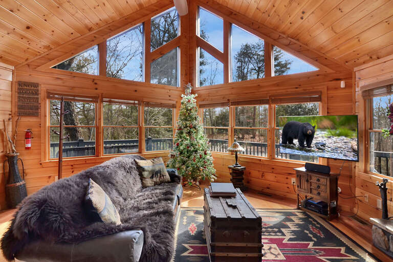 Large Living Room with Amazing Views of the Mountains Large Living Room with Amazing Views of the Mountains