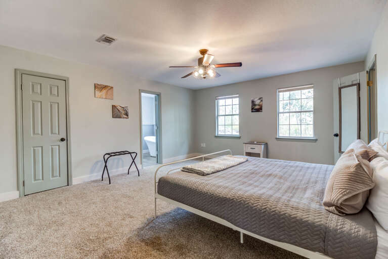 Master bedroom - king bed