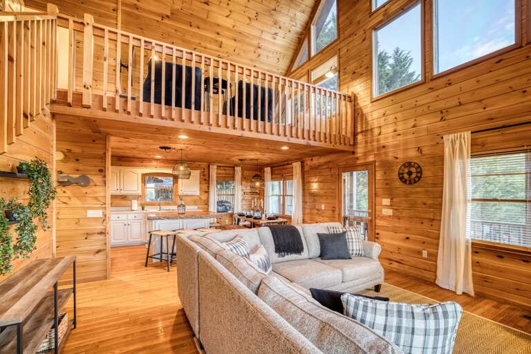 Living room w/ plenty of seating