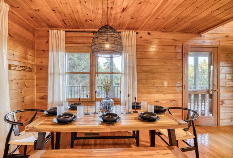 Dining table with 8 chairs 