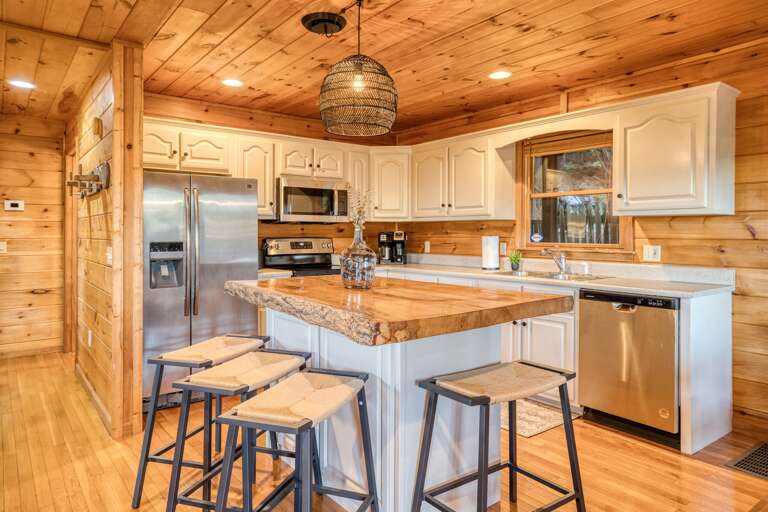 Kitchen island w/ 4 bar stools