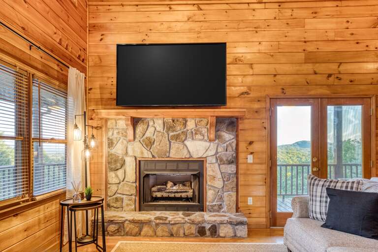 Living room w/ smart TV