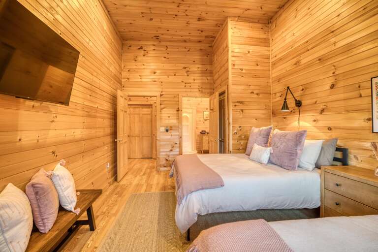 Bedroom - basement level w/ 2 queens