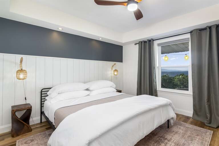 Second master quite- king bed w/ ensuite bathroom Second master quite- king bed w/ ensuite bathroom