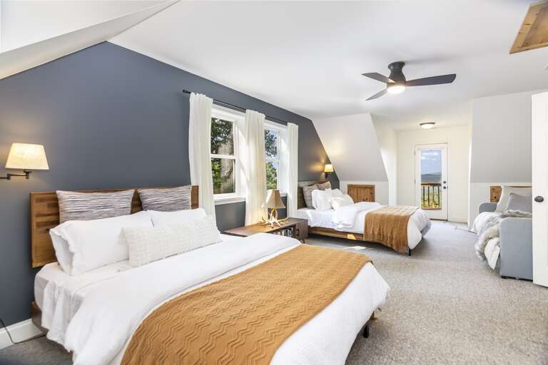 Two queens and twin bed- upstairs Two queens and twin bed- upstairs