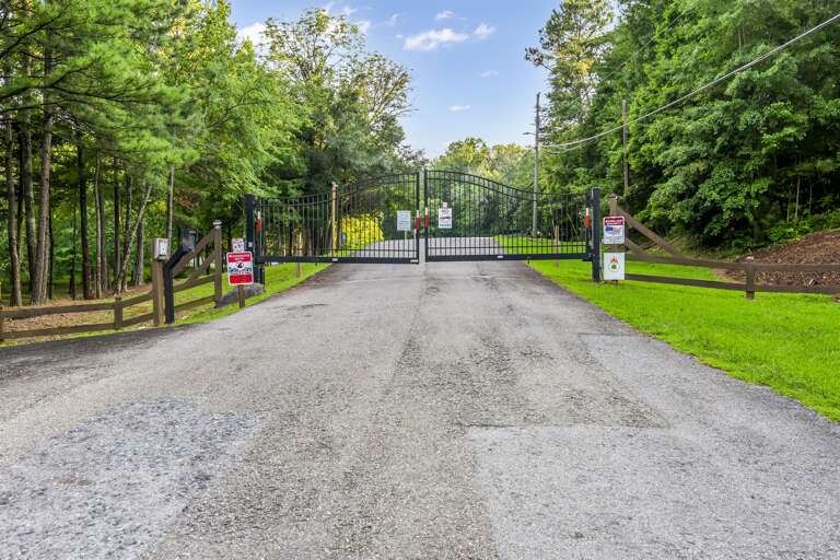 Entry gate Entry gate