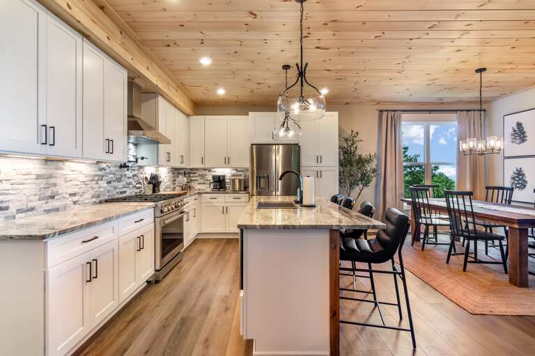 Large open kitchen w/ upgraded appliances 