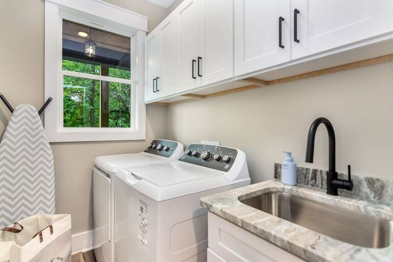 Laundry room w/ mud sink