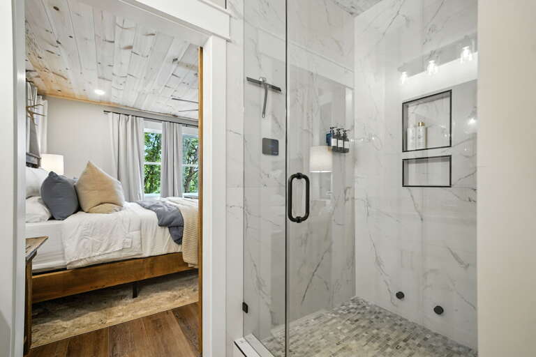 Primary bathroom - Enjoy the steam shower!