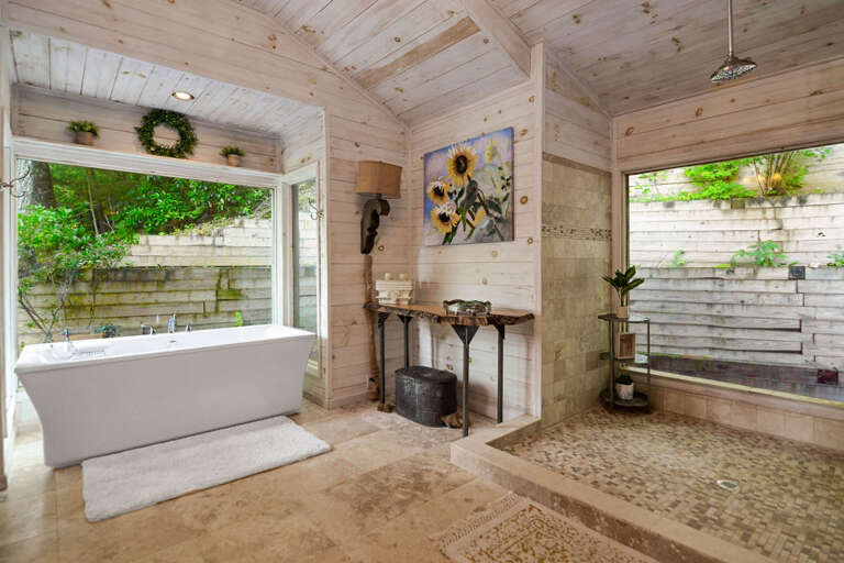 Large Master King with Ensuite Bathroom Large Master King with Ensuite Bathroom