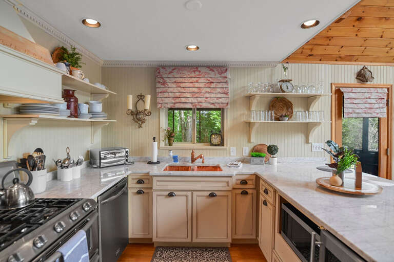 Fully Equipped Kitchen for All Your Meals Fully Equipped Kitchen for All Your Meals