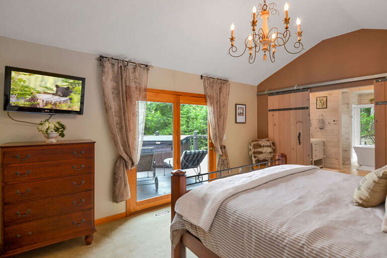 Large Master King with Ensuite Bathroom Large Master King with Ensuite Bathroom