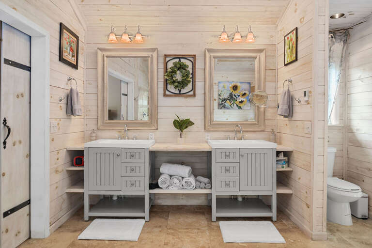 Large Master King with Ensuite Bathroom Large Master King with Ensuite Bathroom