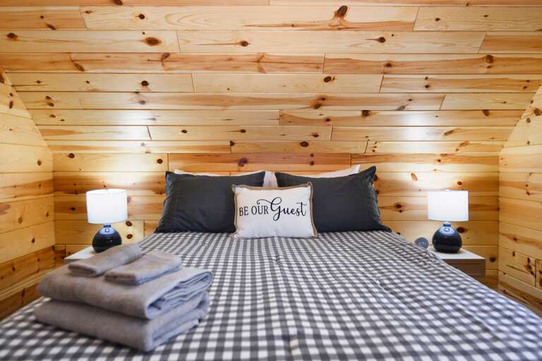 Guest bedroom- queen bed  Guest bedroom- queen bed