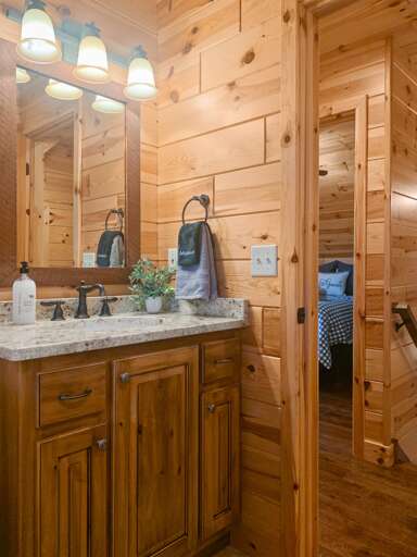 Guest bathroom- tub/shower combo