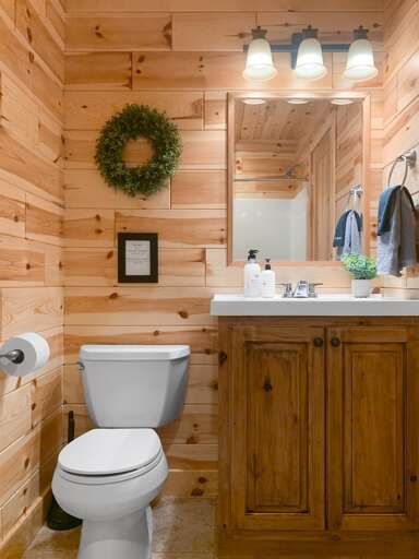 Full bathroom- tub/shower combo