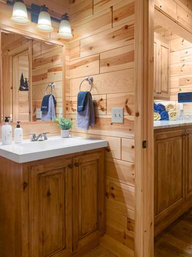 Full bathroom Full bathroom