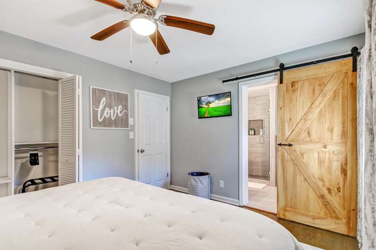 Private Bath Entrance