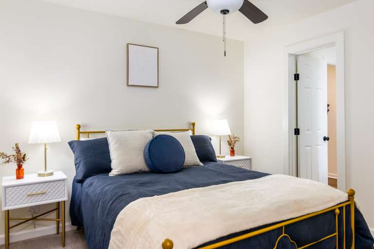 Basement level - Bedroom w/ queen bed 