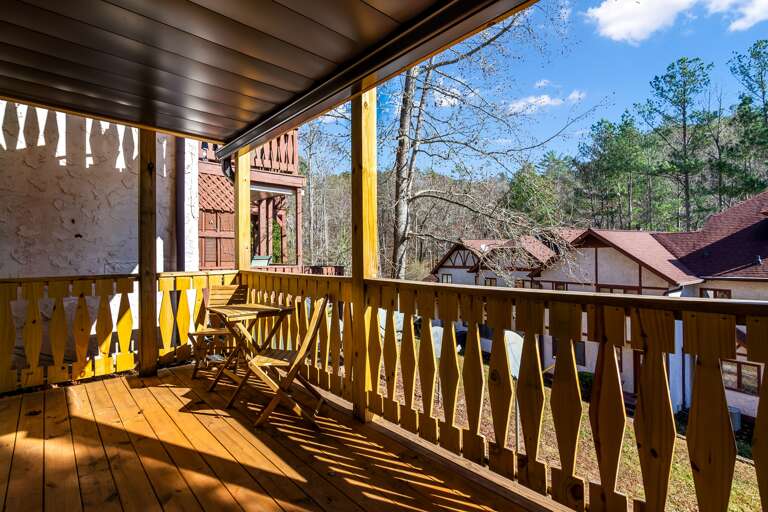 Front porch w/ sitting area 