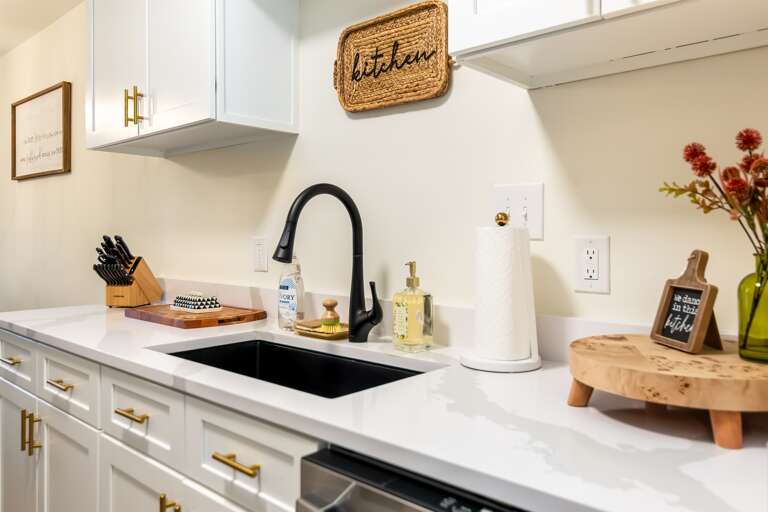 Brand new kitchen, ready for all your cooking needs!