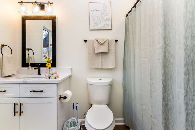 En-suite bathroom from secondary bedroom 