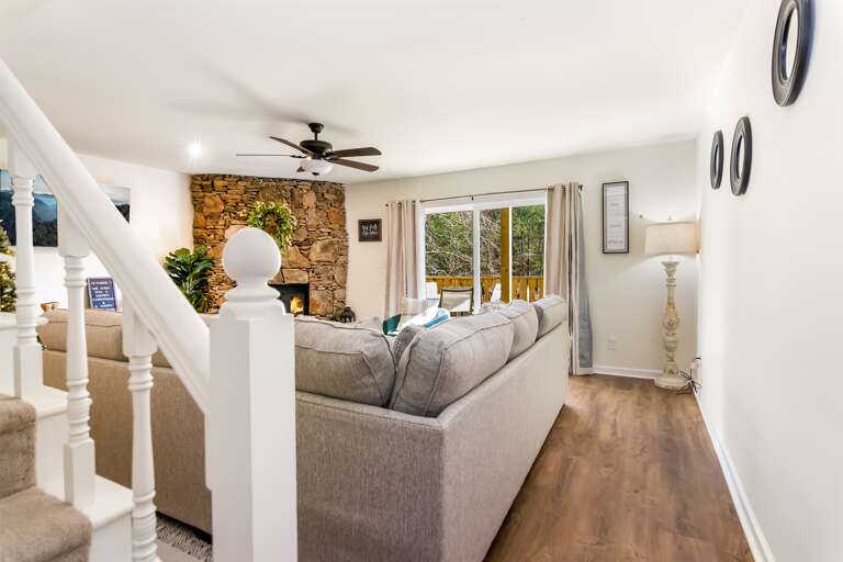 Entry way to the living room and the upstairs 