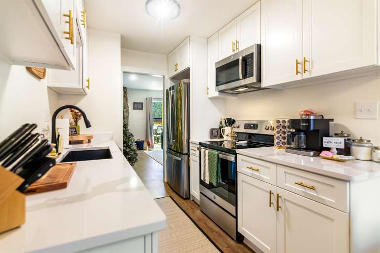 Fully stocked kitchen- Ready to prepare any meal!