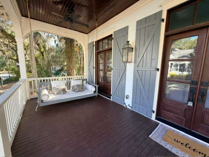 Enjoy an afternoon nap on this bed swing!