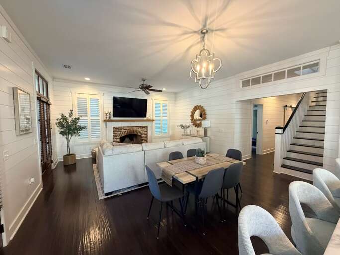 Dining table and 6 chairs 