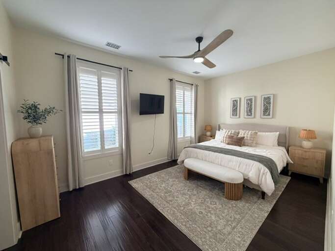 Primary bedroom - King size w/ smart TV