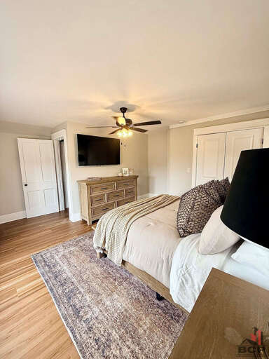 Guest bedroom w/ dresser and Smart TV