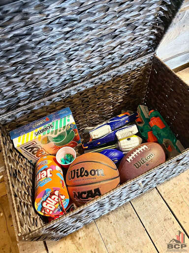 Plenty of toys for the kiddos- indoor and outdoor 