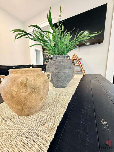 Dining table with 7 chairs 
