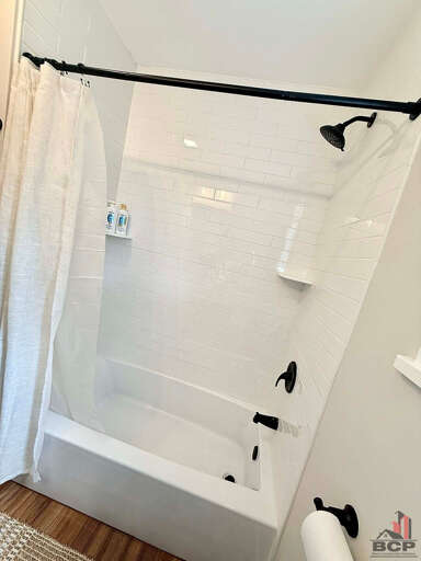 Full bathroom w/ shower and tub combo