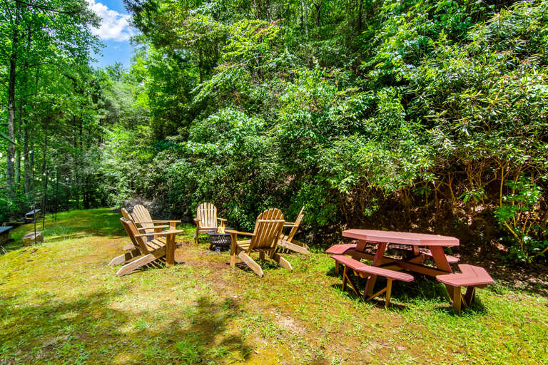 Outdoor picnic and fire pit area 