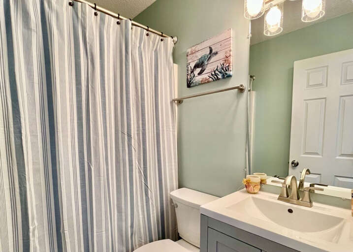Upstairs full bathroom